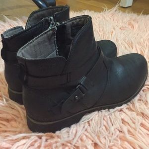 TEVA women’s black heeled boot shoes